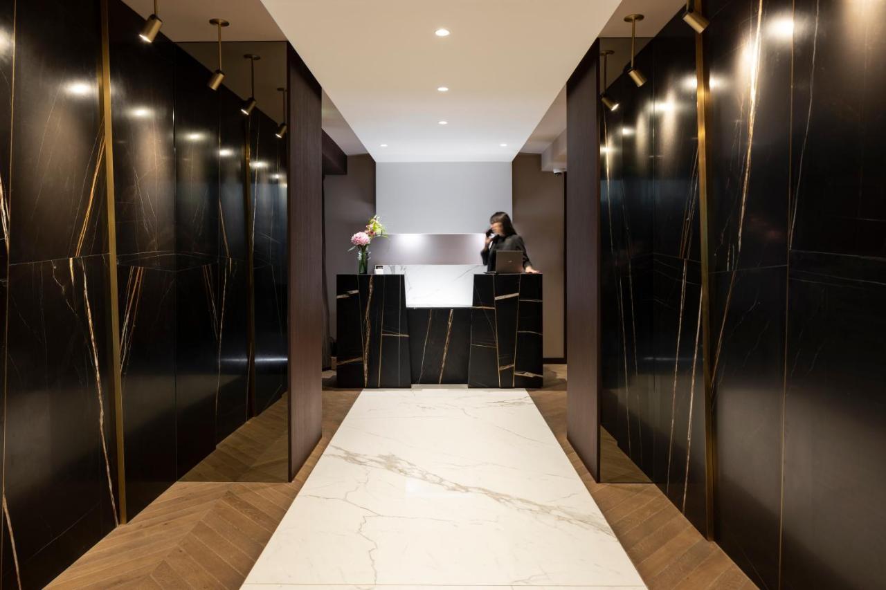 Howard Sur Seine - Asnieres Paris La Defense Exterior photo